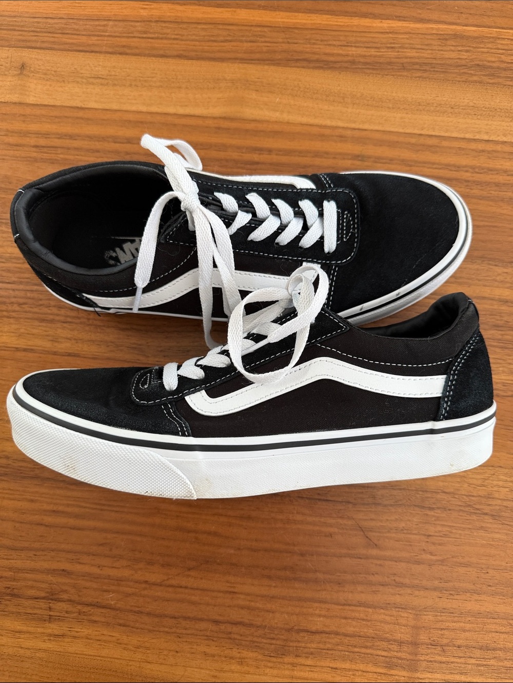 NWOT Vans old Skool Women’s size 10